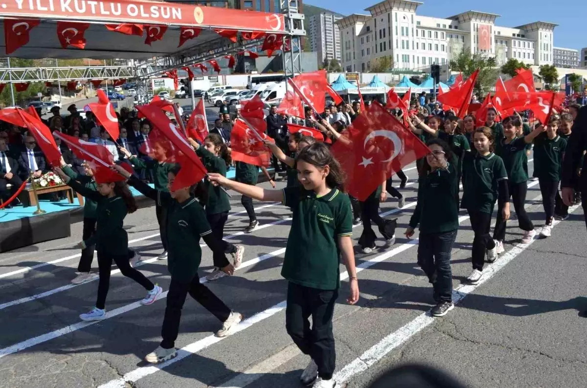 Kahramanmaraş\'ta Cumhuriyetin 102. Yıl Dönümü Coşkuyla Kutlandı