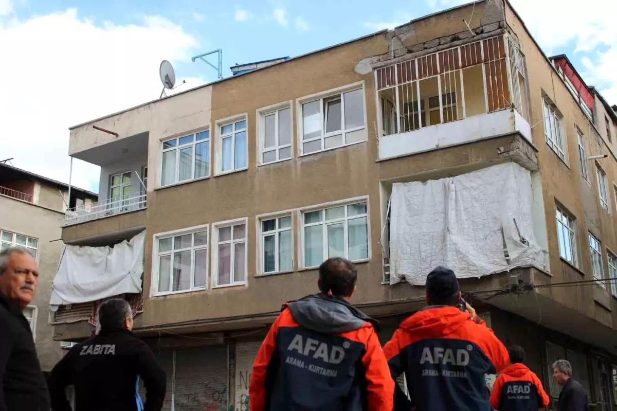 Kayseri\'de Çatlak Bina Boşaltıldı