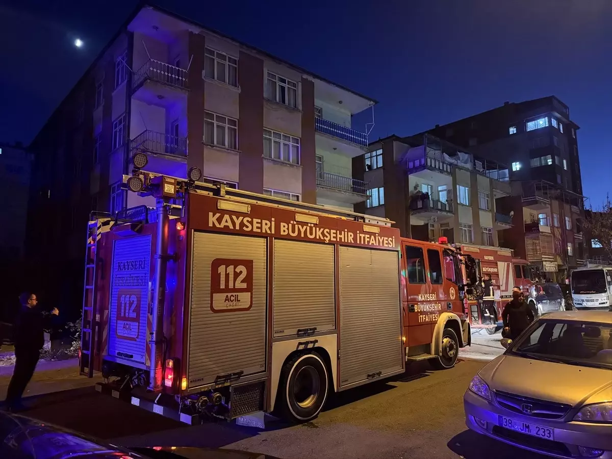 Kocasinan\'da Yangın: 4 Çocuk Hastaneye Kaldırıldı