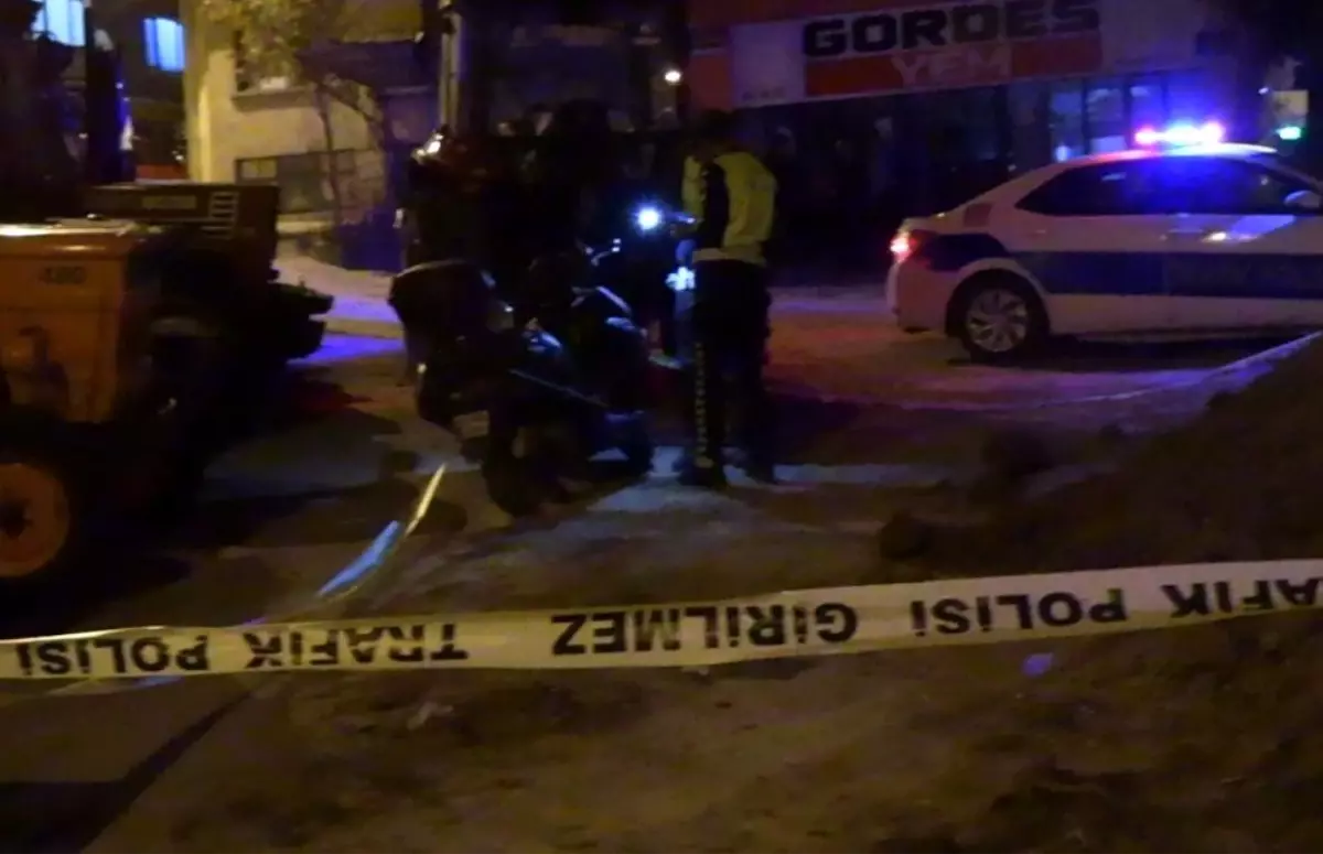 Tavşanlı\'da Motosiklet Kazası: Sürücü Hayata Döndü