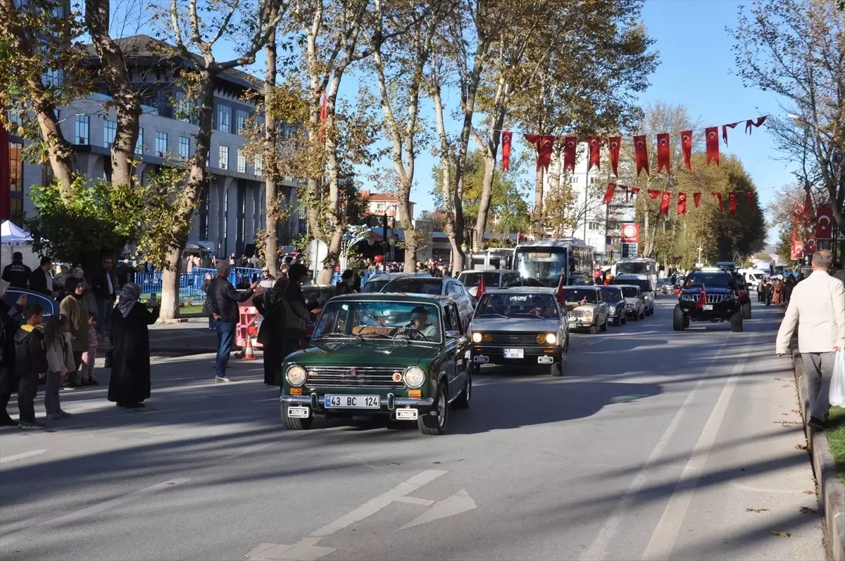 Kütahya\'da Cumhuriyet Korteji Düzenlendi