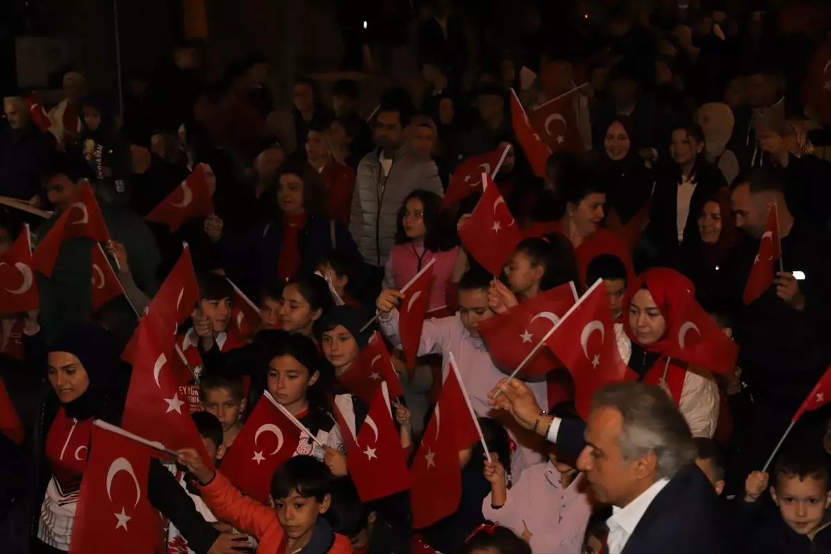 Demirci\'de Fener Alayı ile Cumhuriyet Coşkusu