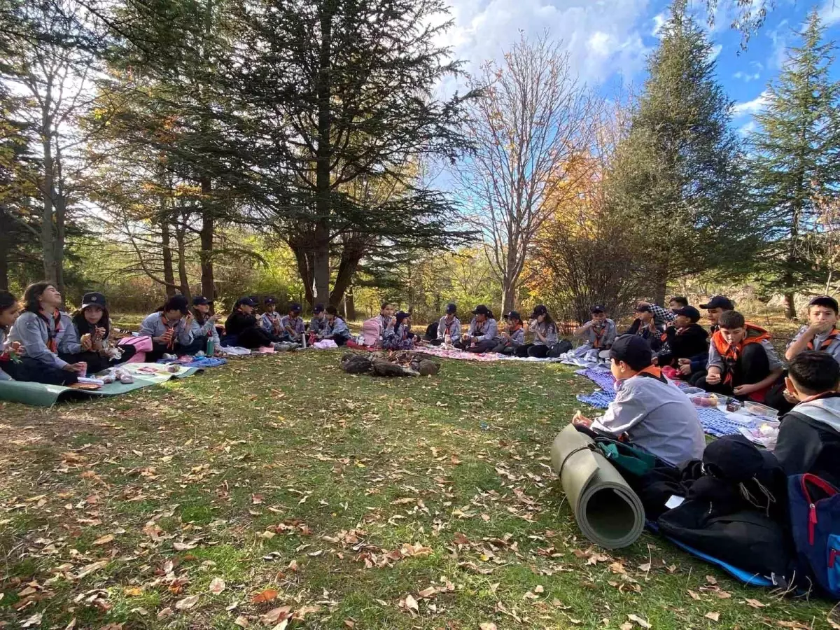 İzcilerden Cumhuriyet Bayramı Yürüyüşü