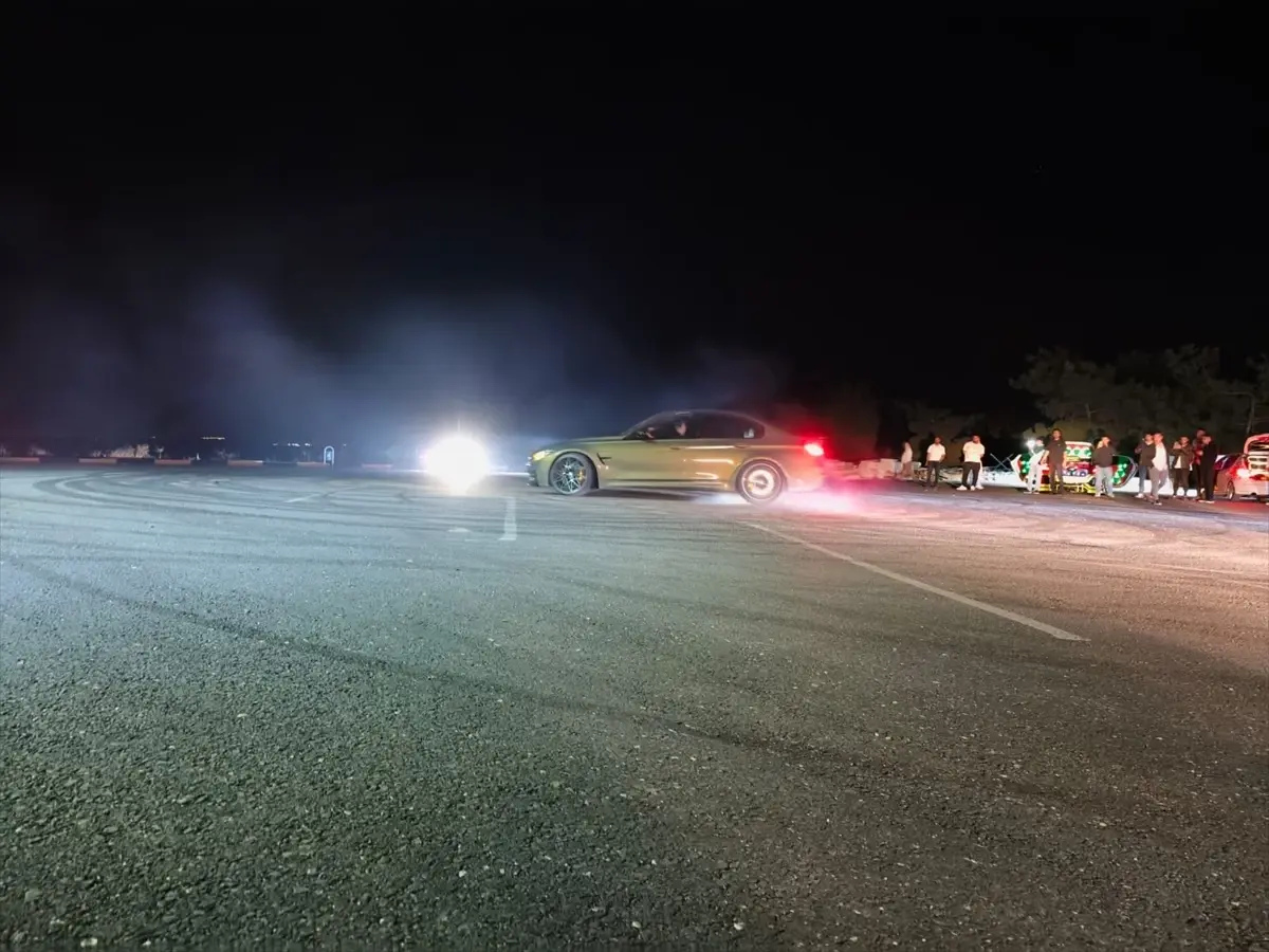 Oğuzeli\'nde Modifiye Araçlar Şov Yaptı