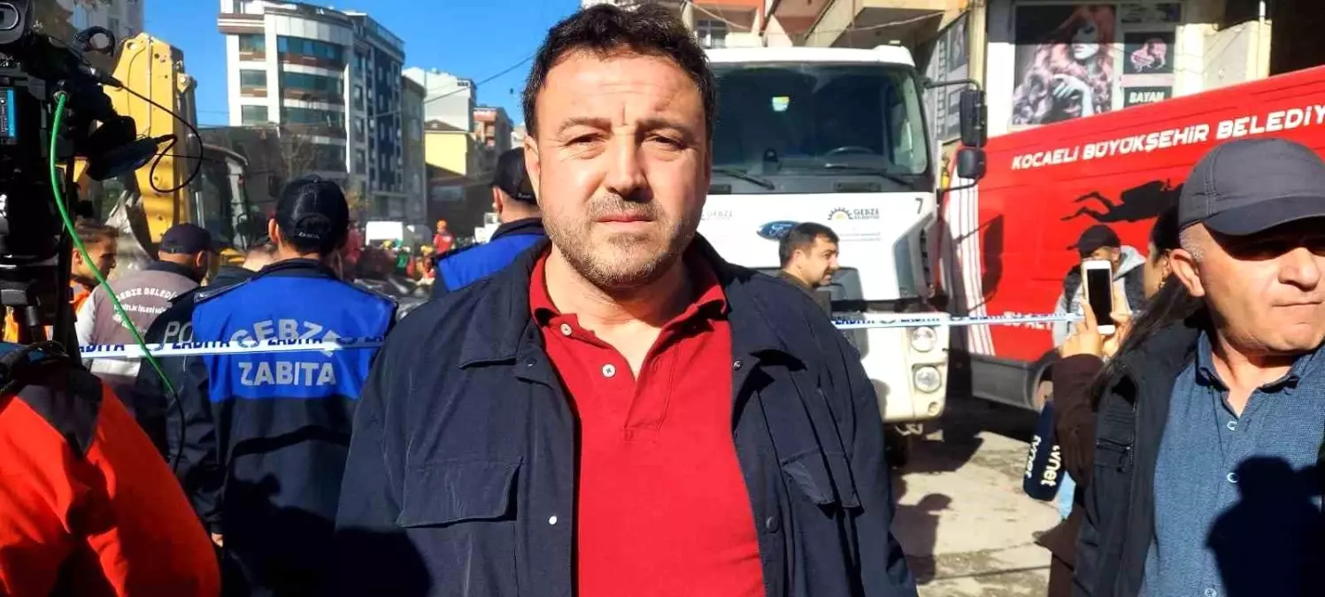 Kocaeli\'de Bina Çöktü: Aile İçeride Kaldı