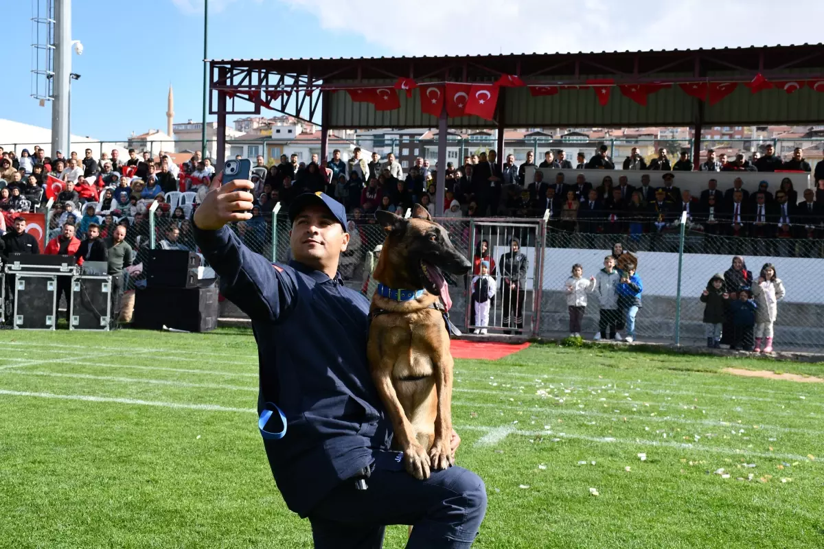 Nevşehir\'de \'Nefes\' Köpeği Gösteri Düzenledi