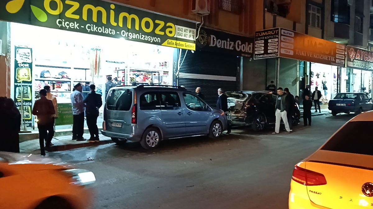 Gaziantep\'te Otomobil Patladı, 1 Yaralı