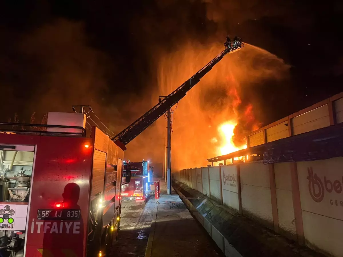 Bafra\'da Geri Dönüşüm Fabrikasında Yangın