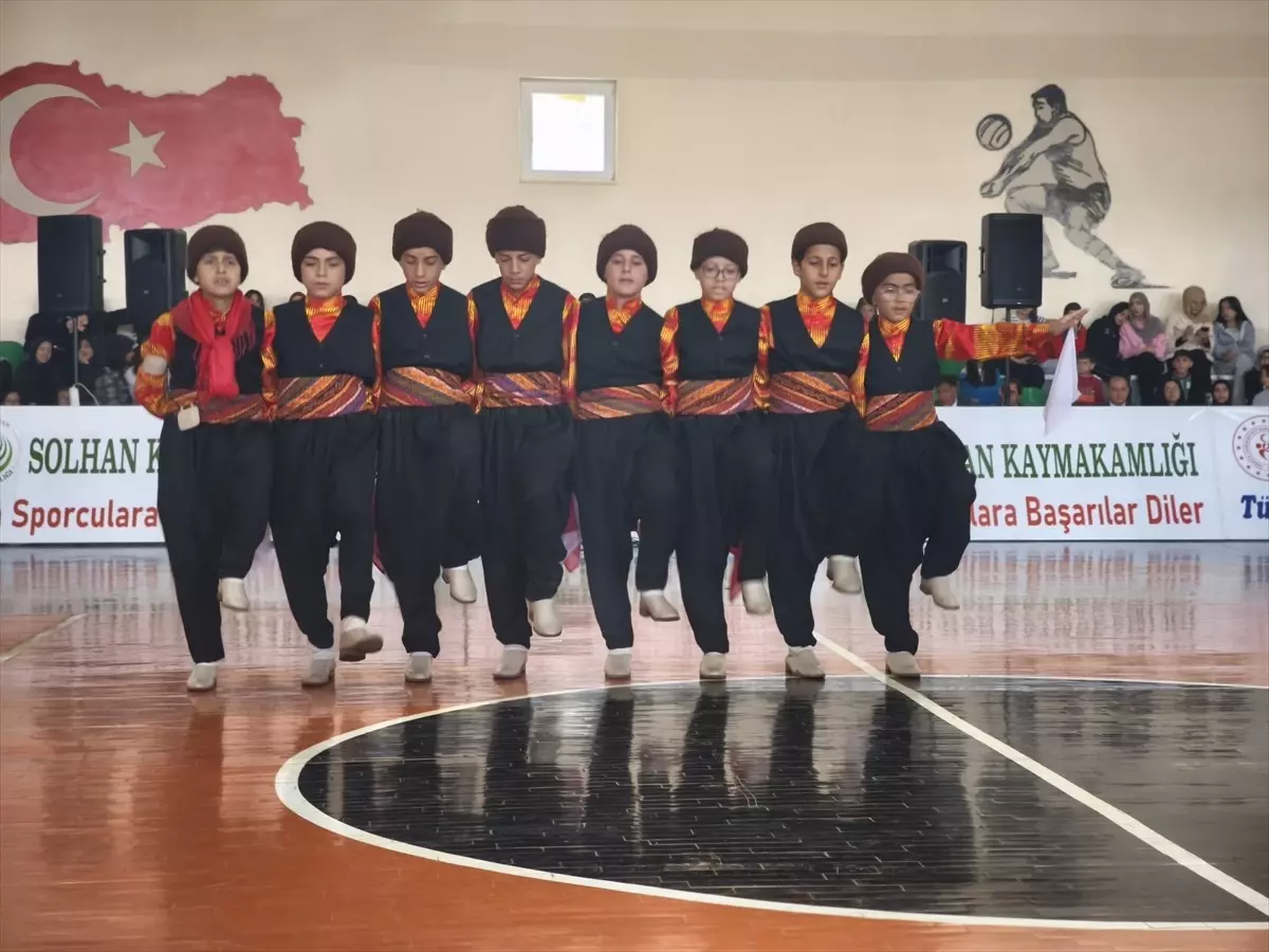 Cumhuriyet Bayramı Töreni Solhan\'da Kutlandı