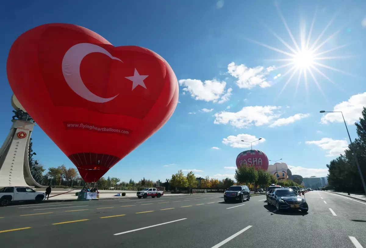 Cumhuriyet Bayramı\'nda Sıcak Hava Balonları Gösterisi