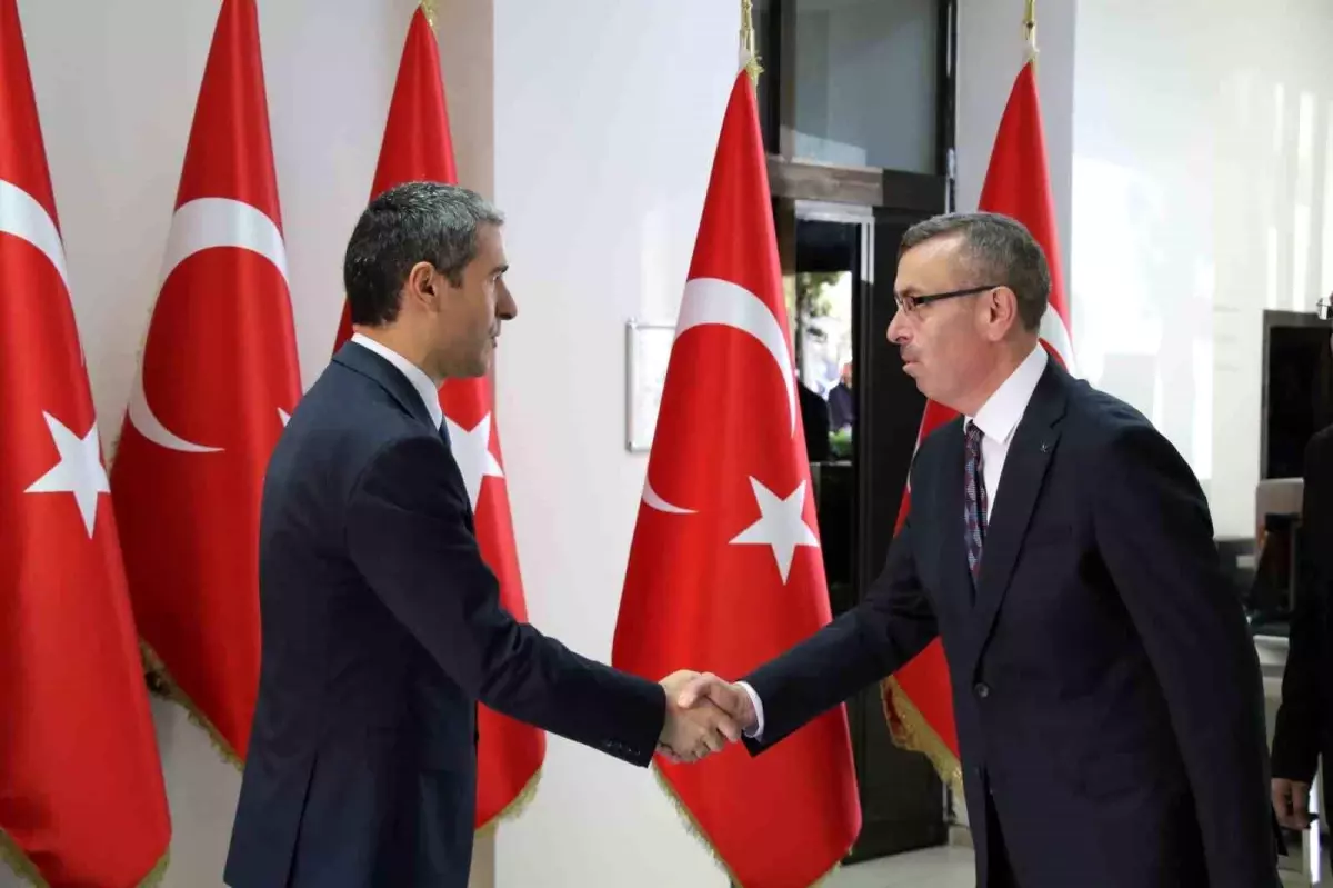 Uşak\'ta Türkiye Cumhuriyetinin 102. yaşı coşkuyla kutlandı