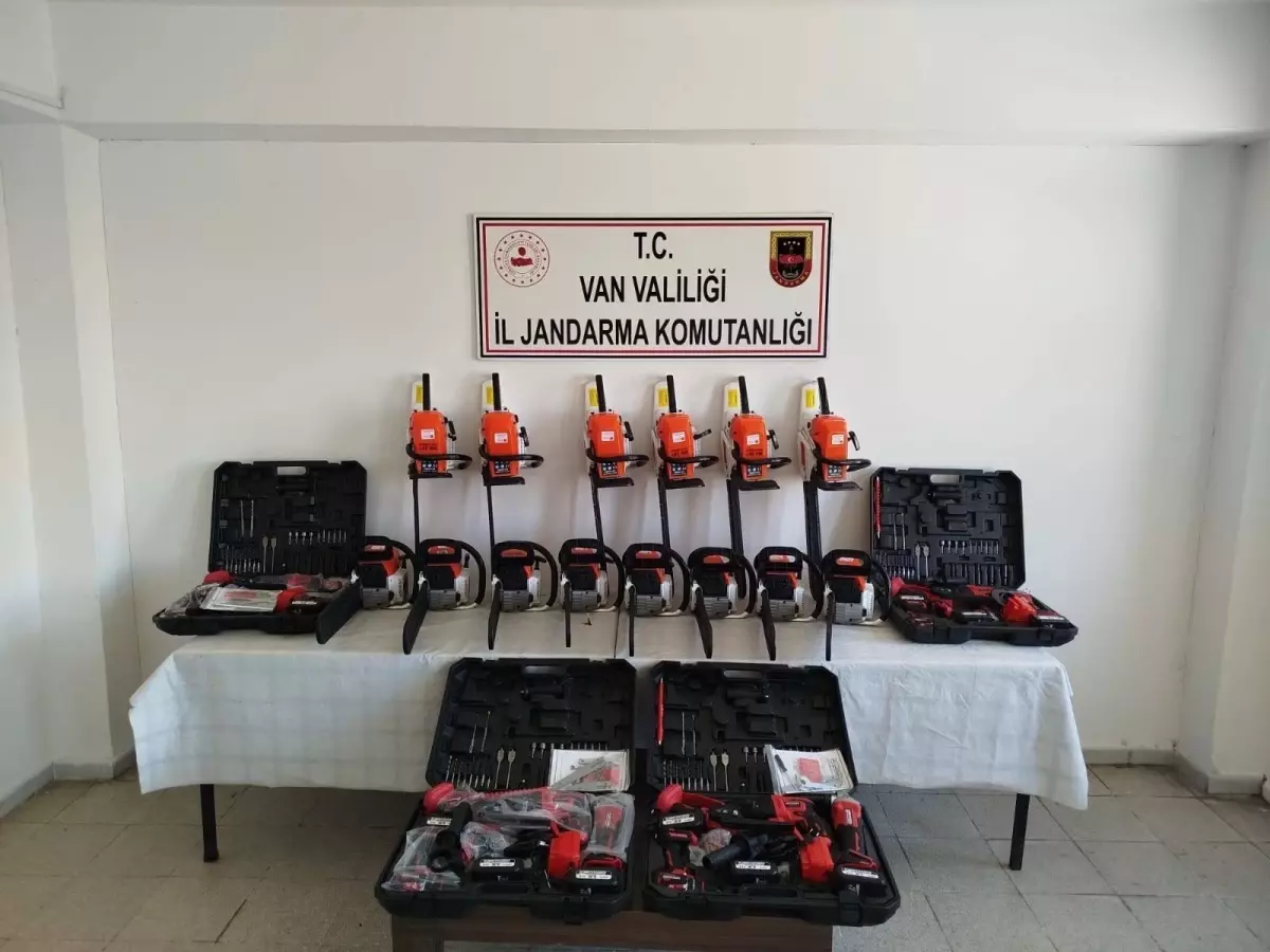 Van\'da 430 Bin Liralık Kaçak Eşya Ele Geçirildi