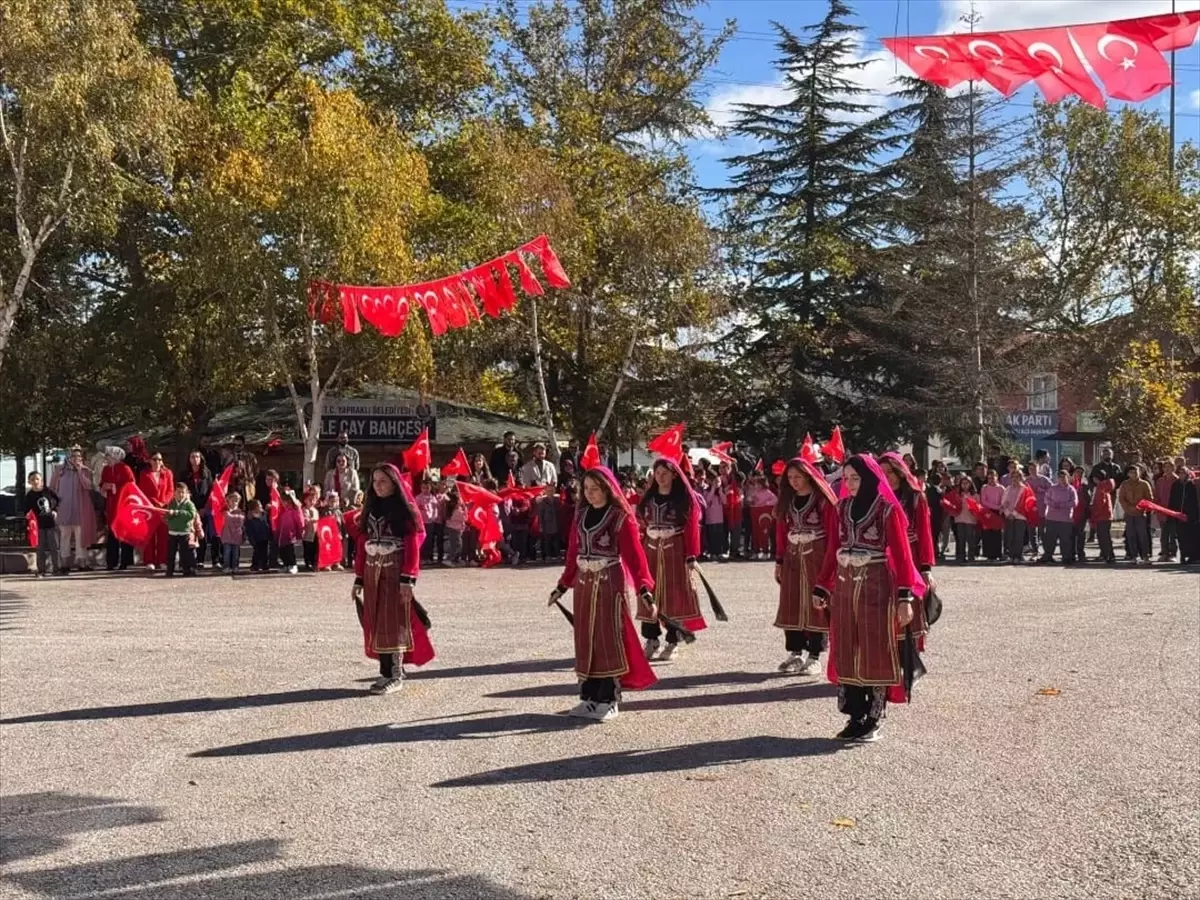Cumhuriyet Bayramı Yapraklı\'da Kutlandı