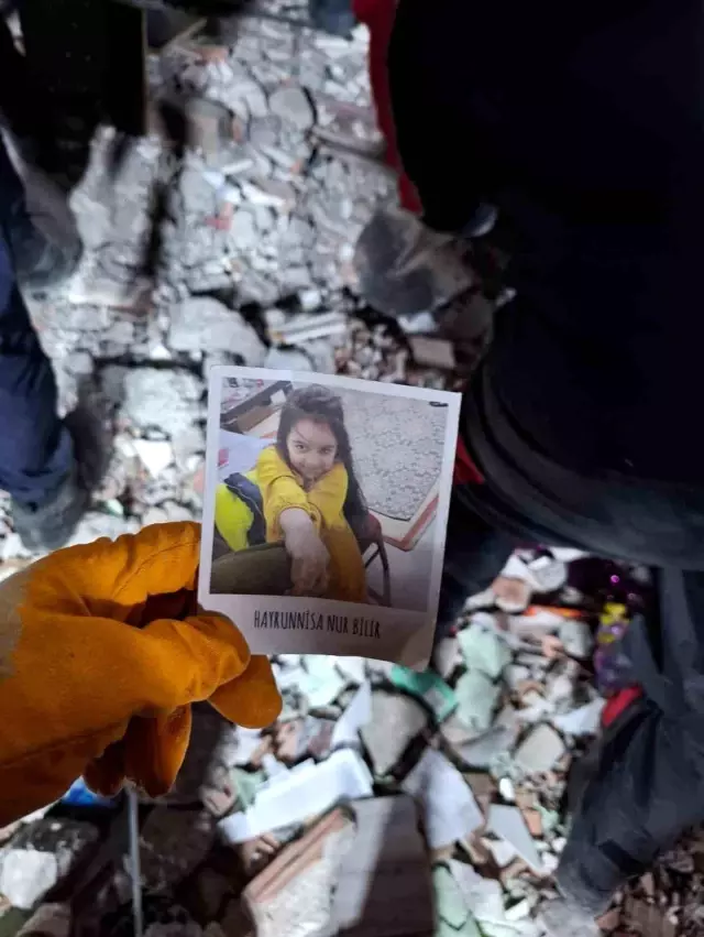 Kocaeli'de Çöken Binada Aile Bireylerine Ulaşıldı: 2 Çocuk ve Baba Hayatını Kaybetti Kocaeli'de Çöken Binada Aile Bireylerine Ulaşıldı: 2 Çocuk ve Baba Hayatını Kaybetti