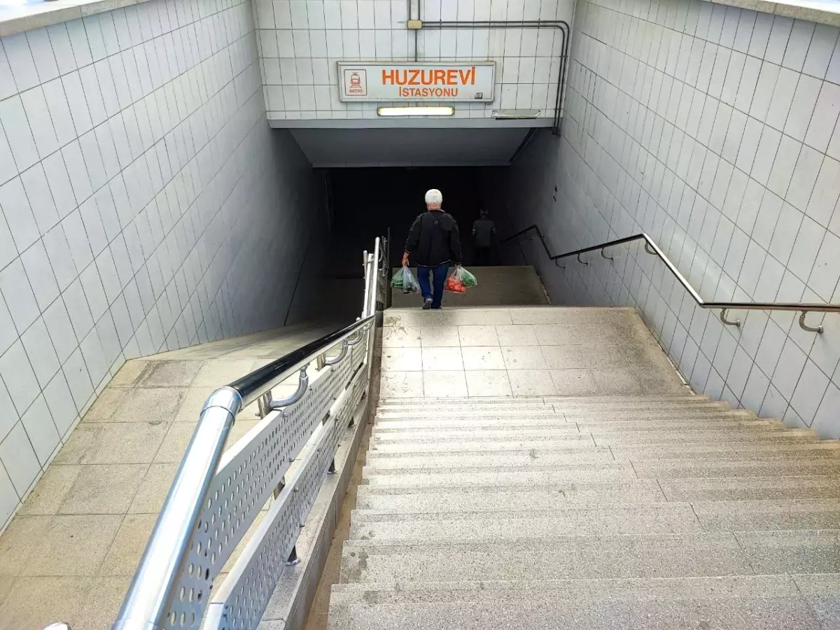 Adana Metrosu\'nda Yürüyen Merdivenler 16 Yıldır Bekleniyor