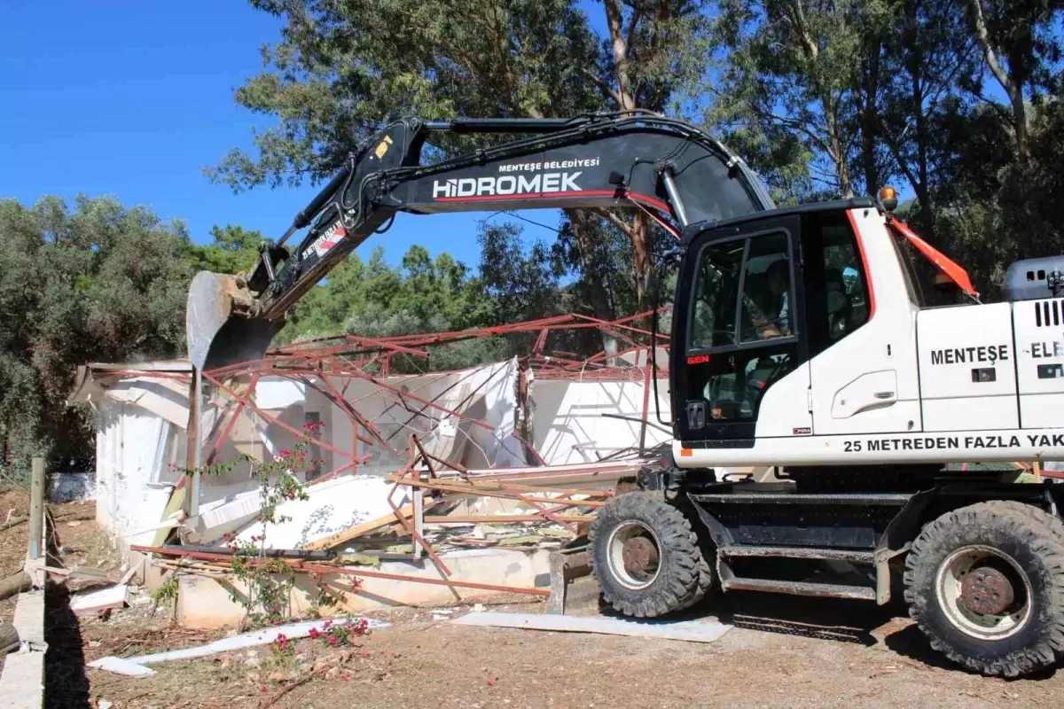 Menteşe\'de Kaçak Yapılar Yıkılmaya Başlandı