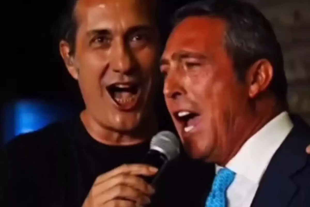 Ali Koç\'tan İzmir Marşı performansı