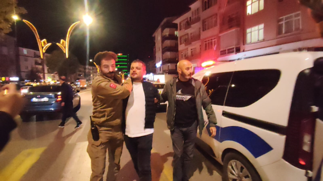 Alkollü sürücü kimlik isteyen polise tekme attı Alkollü sürücü kimlik isteyen polise tekme attı