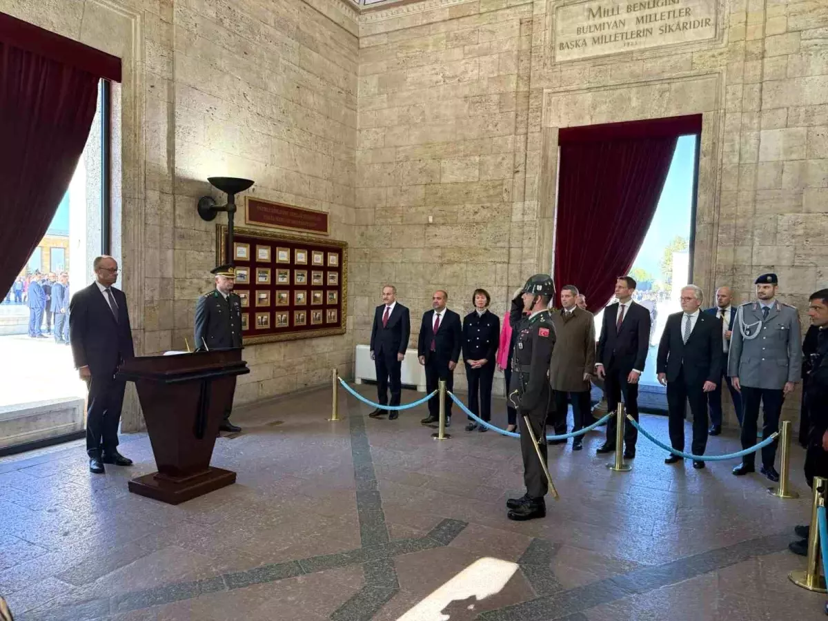 Almanya Şansölyesi Merz Anıtkabir\'i Ziyaret Etti