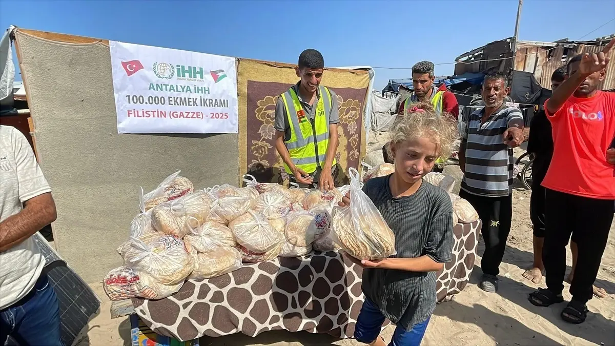 İHH\'dan Gazze\'ye 100 Bin Ekmek