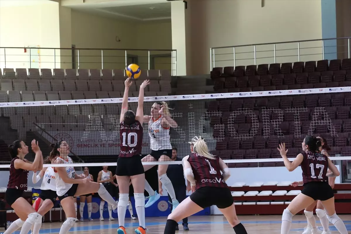 arsaVev, Hatay Voleybol Takımı ile Buluştu