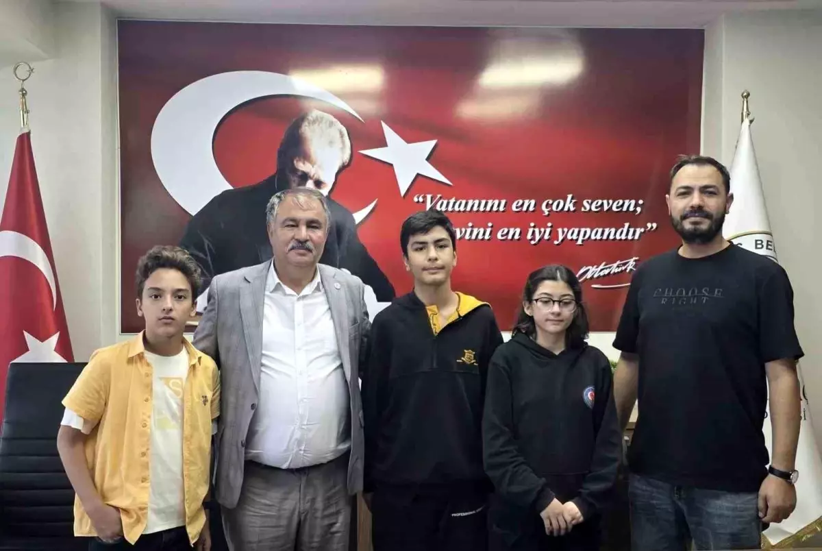 Beyağaç\'tan Öğretmene Fahri Hemşehrilik Beratı
