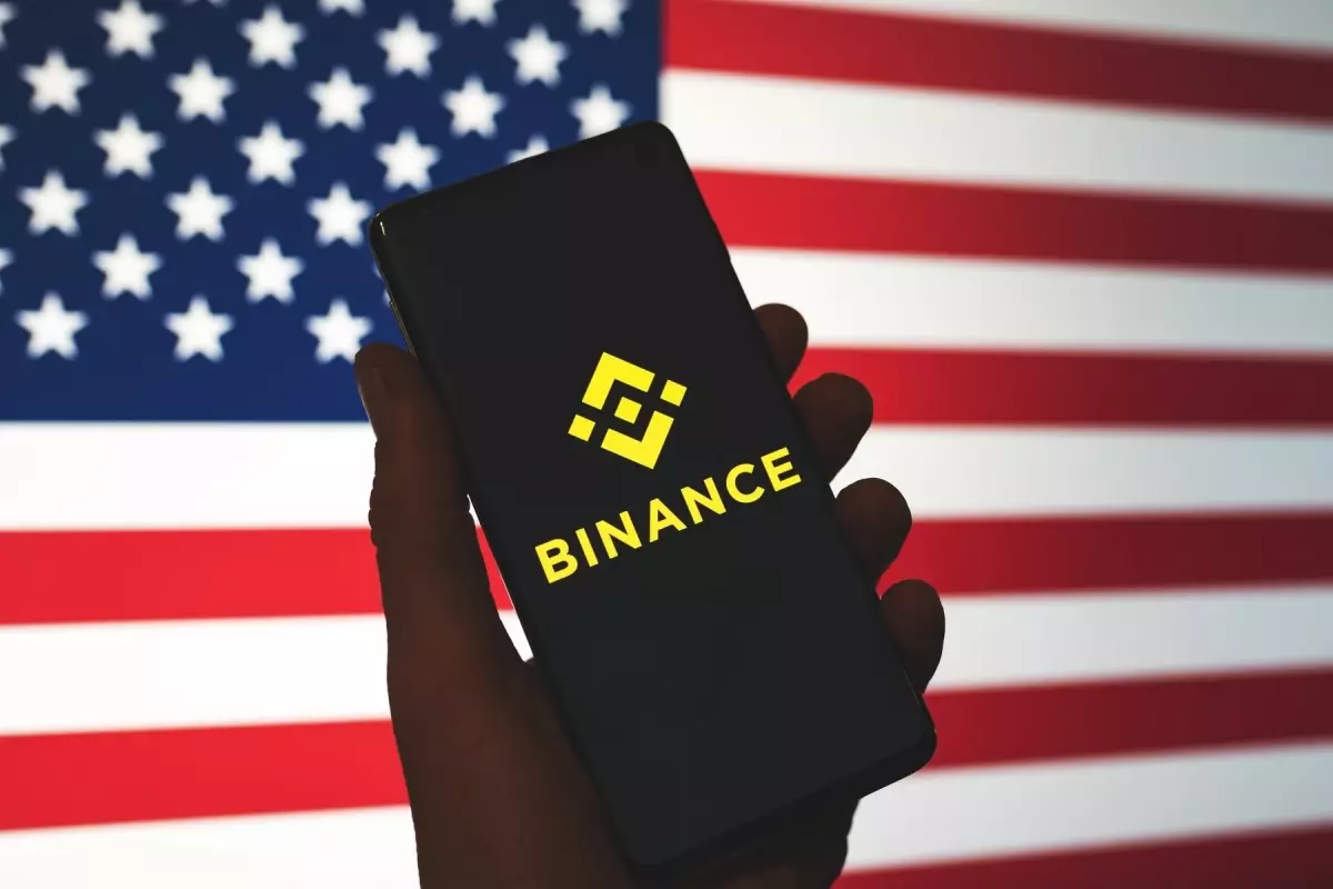 Binance US politik iddiaları reddetti: USD1 listesi rutin iş kararı