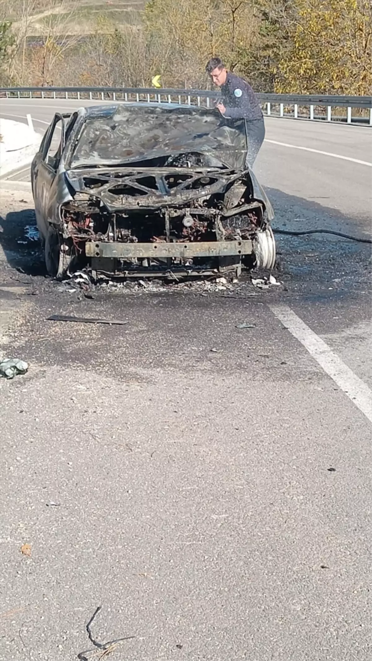 Bursa\'da Otomobil Yangını: Araç Kullanılamaz Hale Geldi