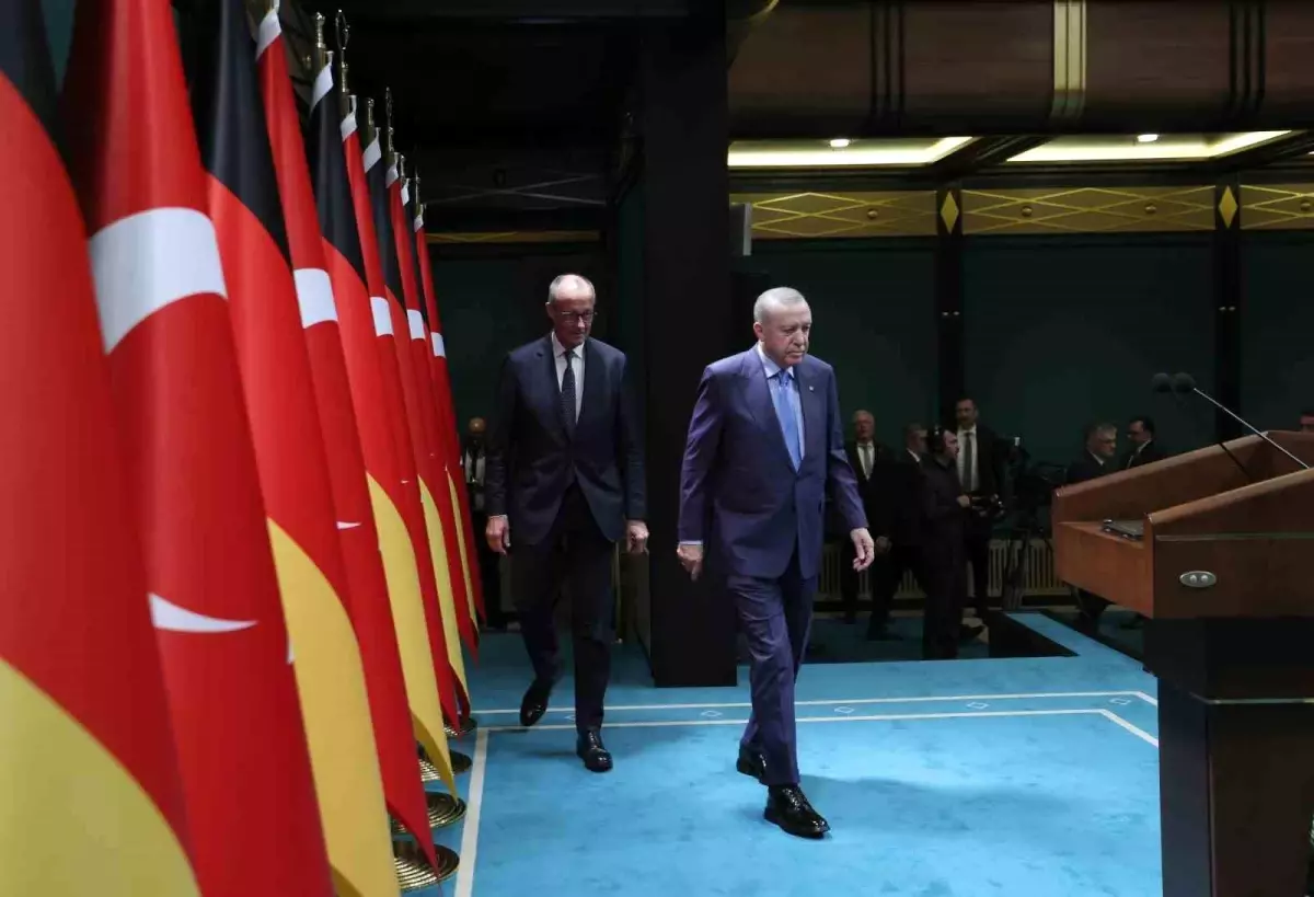 Cumhurbaşkanı Erdoğan\'dan Merz\'e Gazze tepkisi: "İsrail yine bombalarla özellikle Gazze\'yi vurmuştur, bunları Almanya olarak sizler görmüyor musunuz?"