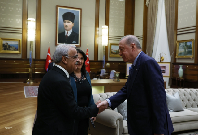 Cumhurbaşkanı Erdoğan ile İmralı heyeti arasındaki görüşme başladı Cumhurbaşkanı Erdoğan ile İmralı heyeti arasındaki görüşme başladı