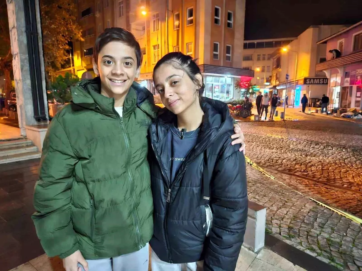 Balıkesir Sındırgı\'da 6.1 Büyüklüğünde Deprem: İki Kardeş Son Anda Kurtuldu