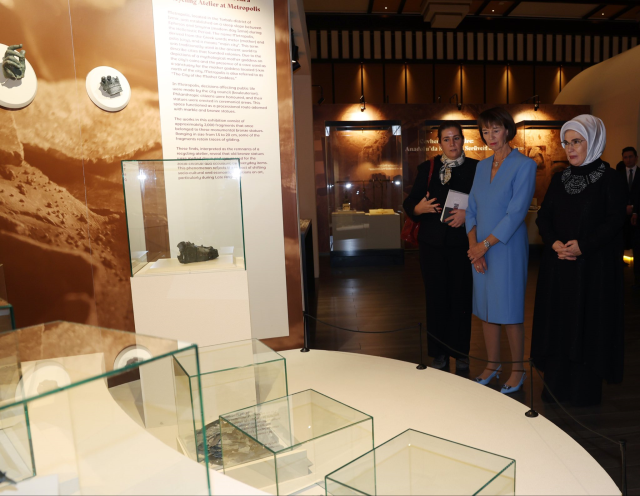 Emine Erdoğan, Almanya Başbakanı eşini Cumhurbaşkanlığı Millet Kütüphanesi'nde ağırladı Emine Erdoğan, Almanya Başbakanı eşini Cumhurbaşkanlığı Millet Kütüphanesi'nde ağırladı