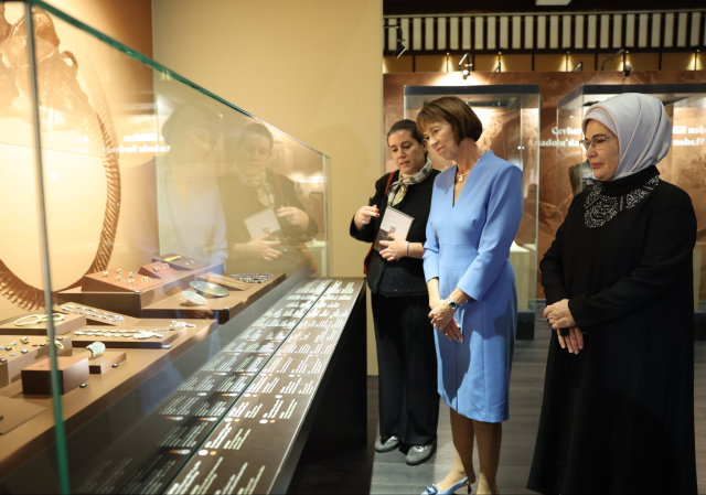 Emine Erdoğan, Almanya Başbakanı eşini Cumhurbaşkanlığı Millet Kütüphanesi'nde ağırladı Emine Erdoğan, Almanya Başbakanı eşini Cumhurbaşkanlığı Millet Kütüphanesi'nde ağırladı