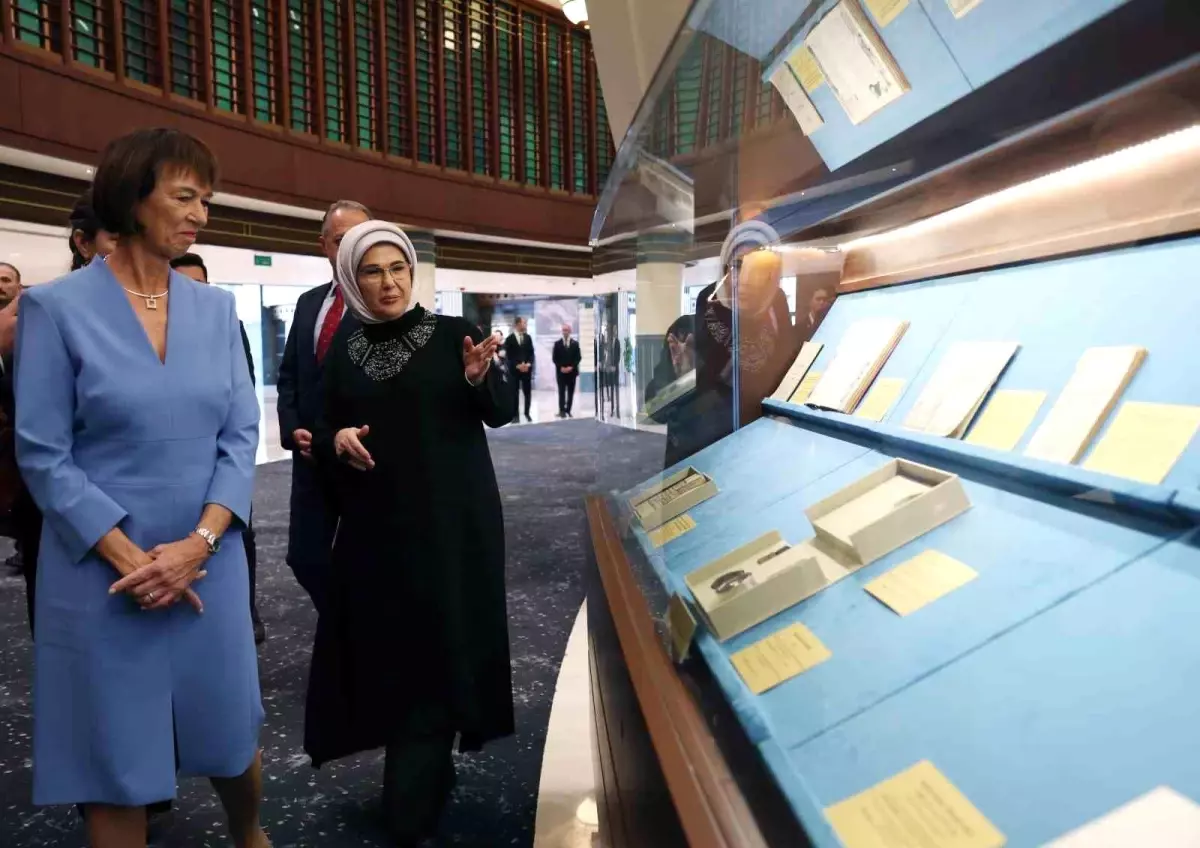 Emine Erdoğan, Almanya Başbakanı Merz\'in eşiyle Millet Kütüphanesi\'ni ziyaret etti
