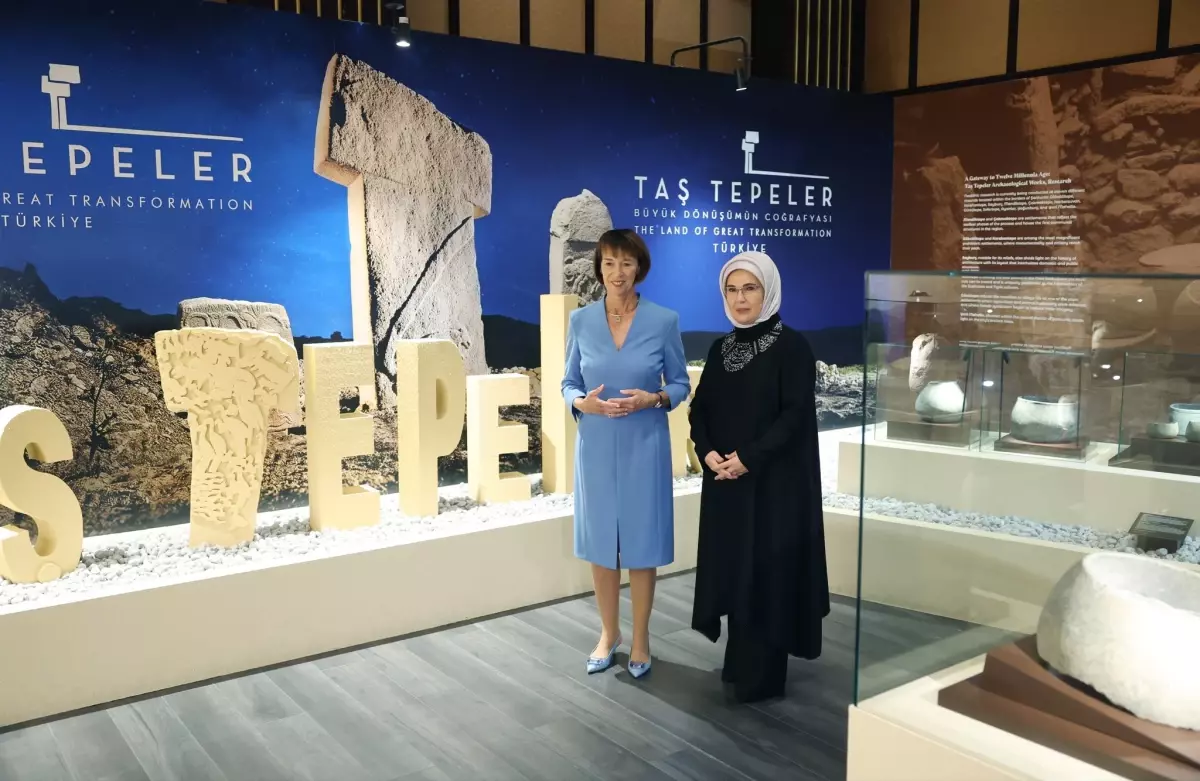 Emine Erdoğan, Almanya Başbakanı eşini Cumhurbaşkanlığı Millet Kütüphanesi\'nde ağırladı