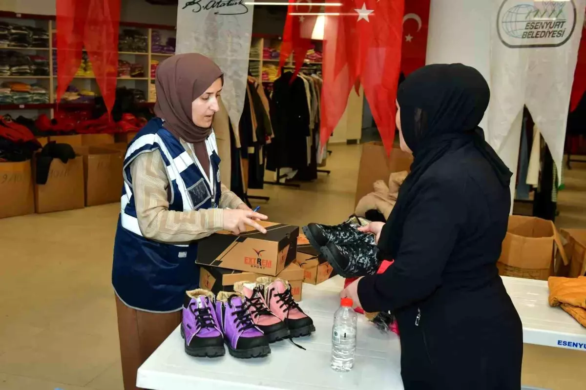 Derman Çarşı, İhtiyaç Sahibi Vatandaşların Yüzünü Güldürüyor