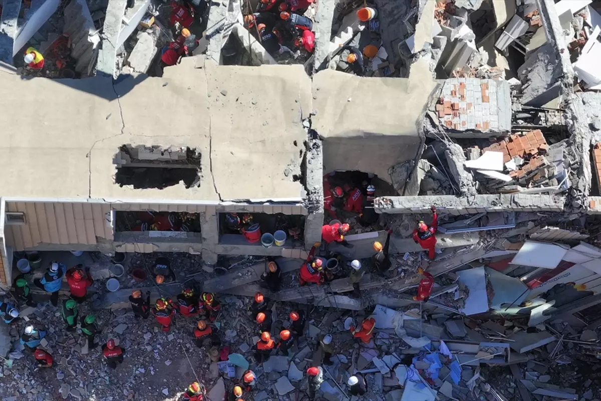 Gebze\'de arama çalışmaları sona erdi! Anne ve babanın da cansız bedenlerine ulaşıldı