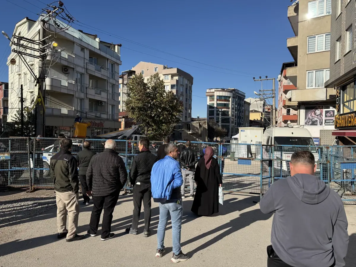 Gebze\'de Bina Çöktü: 4 Ölü, 1 Kurtulan