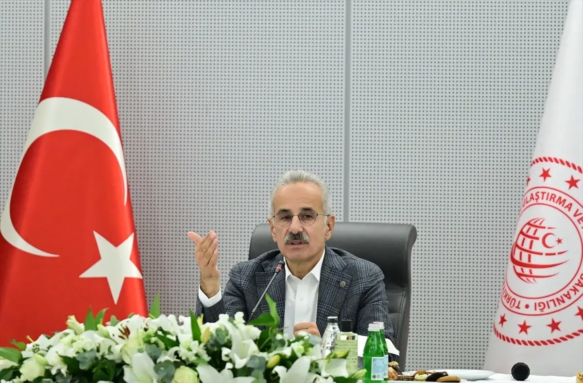 İstanbul\'a yeni metro hattı! Bakan Uraloğlu seferlerin başlayacağı tarihi verdi