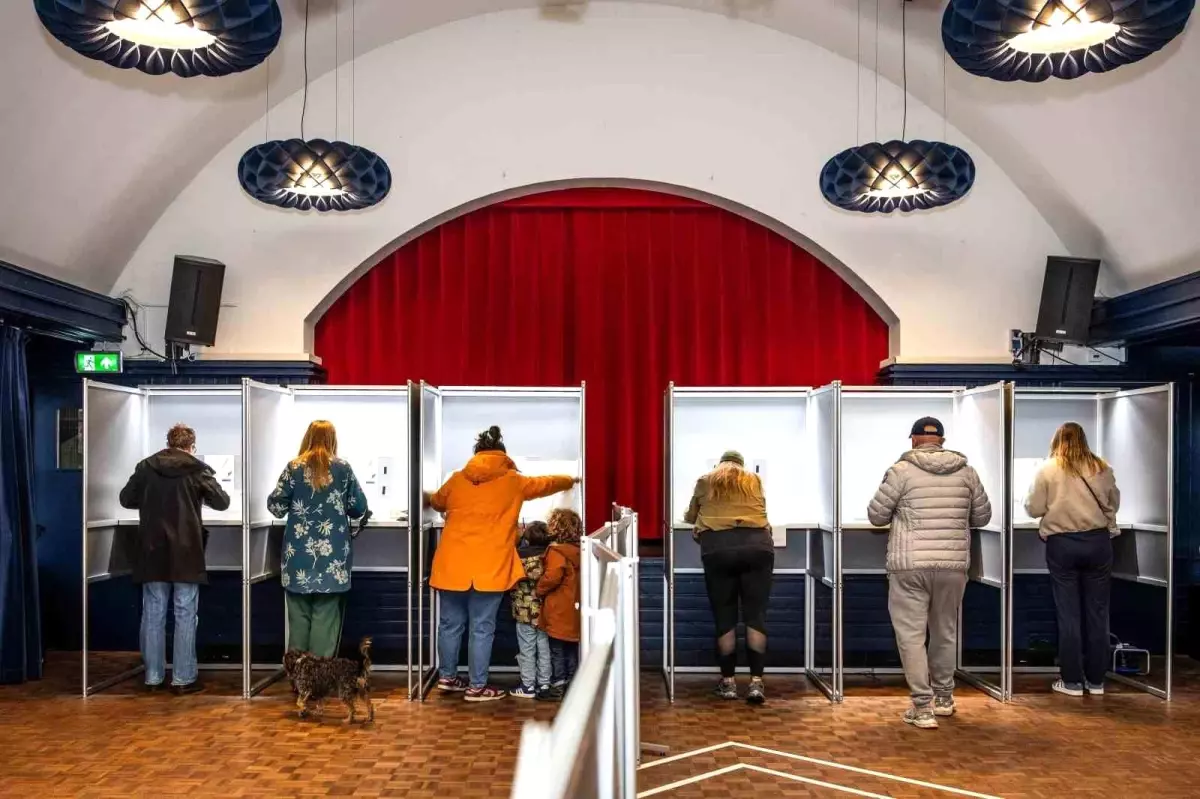 Hollanda Seçimlerinde D66 Önde