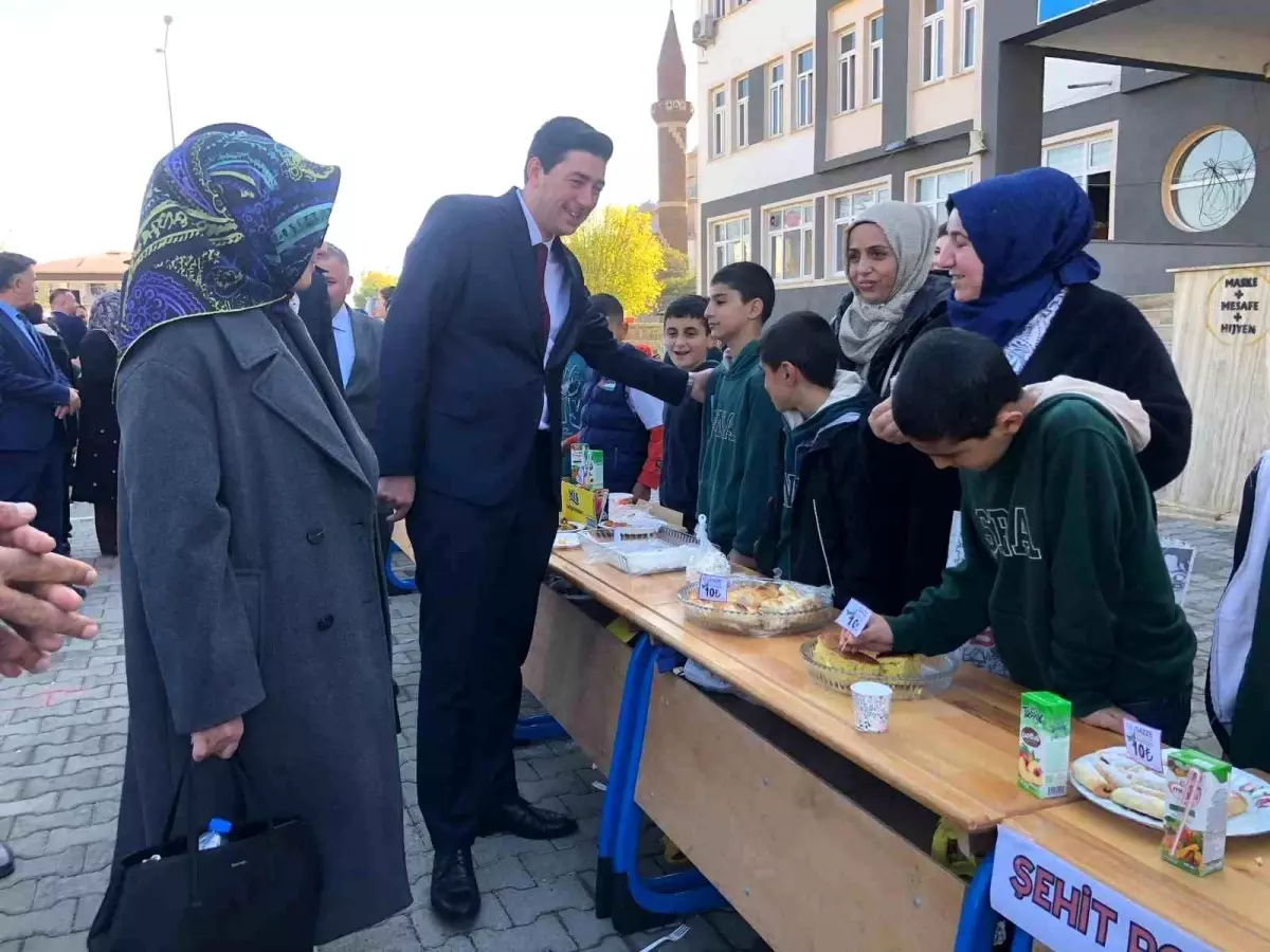 Iğdır\'da Gazze\'ye destek için "Bir Okul, Bir Umut" temasıyla yardım kampanyası düzenlendi