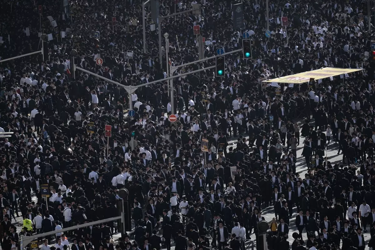 İsrail\'de on binlerce Haredi sokaklara döküldü: Zorunlu askerliği istemiyoruz