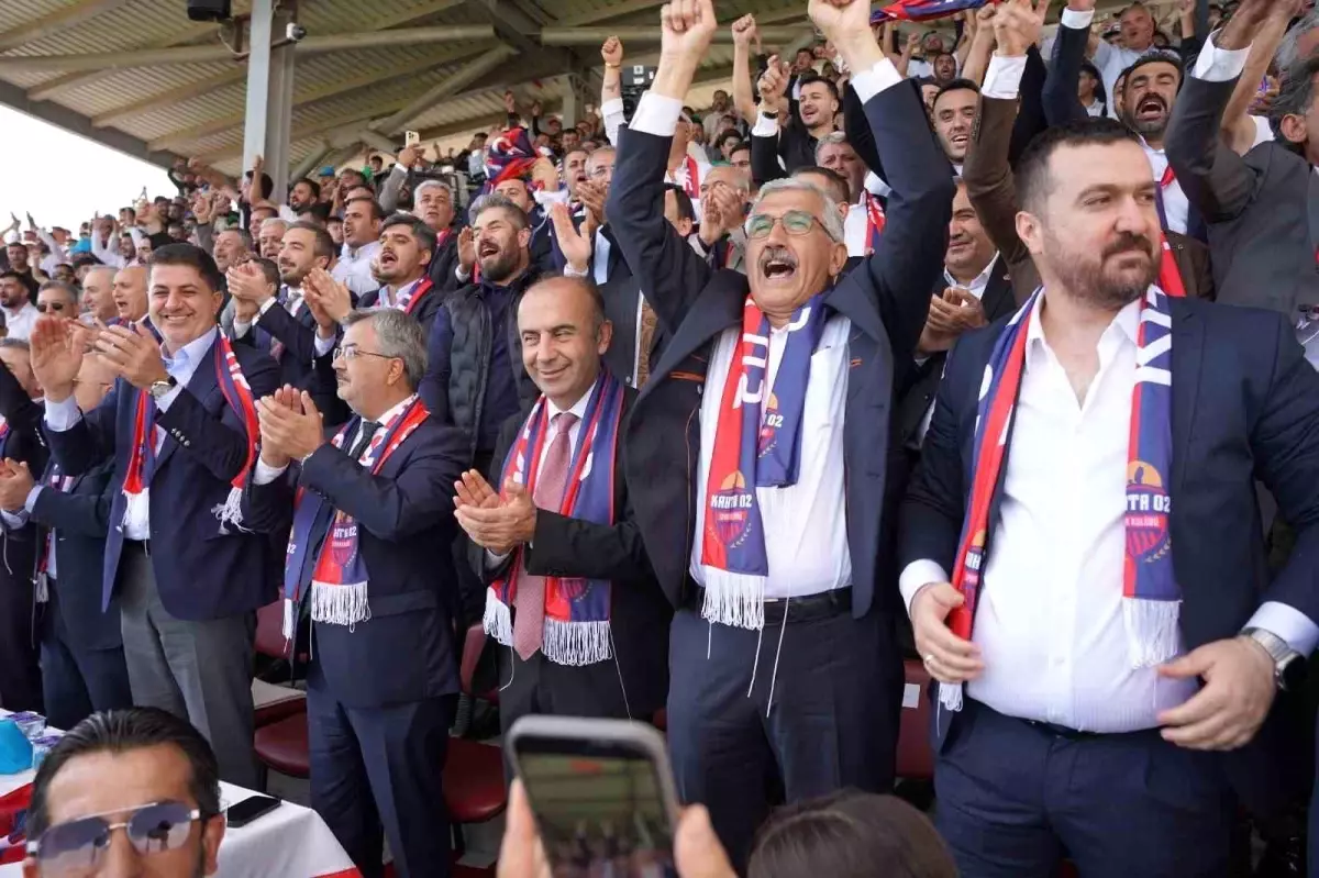Kahta 02 Spor, Kasımpaşa\'yı 3-1 Yenerek Ziraat Türkiye Kupası\'nda Bir Üst Tura Yükseldi