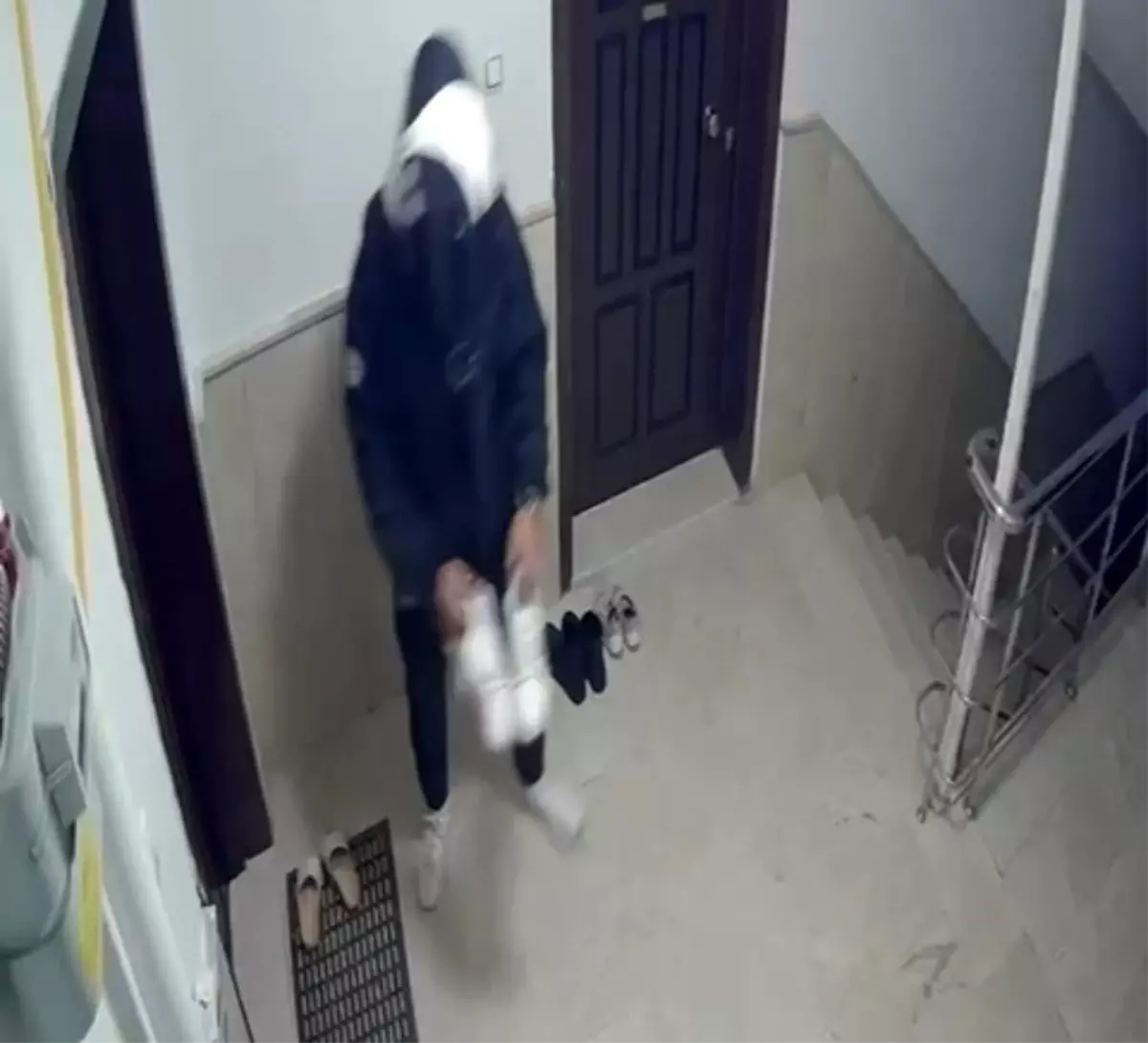 Ankara\'da Kurye Ayakkabı Çaldı