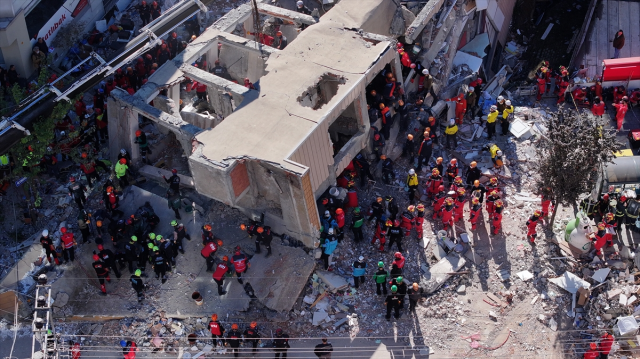 Kocaeli'de Çöken Binada Aile Bireylerine Ulaşıldı: 2 Çocuk ve Baba Hayatını Kaybetti Kocaeli'de Çöken Binada Aile Bireylerine Ulaşıldı: 2 Çocuk ve Baba Hayatını Kaybetti