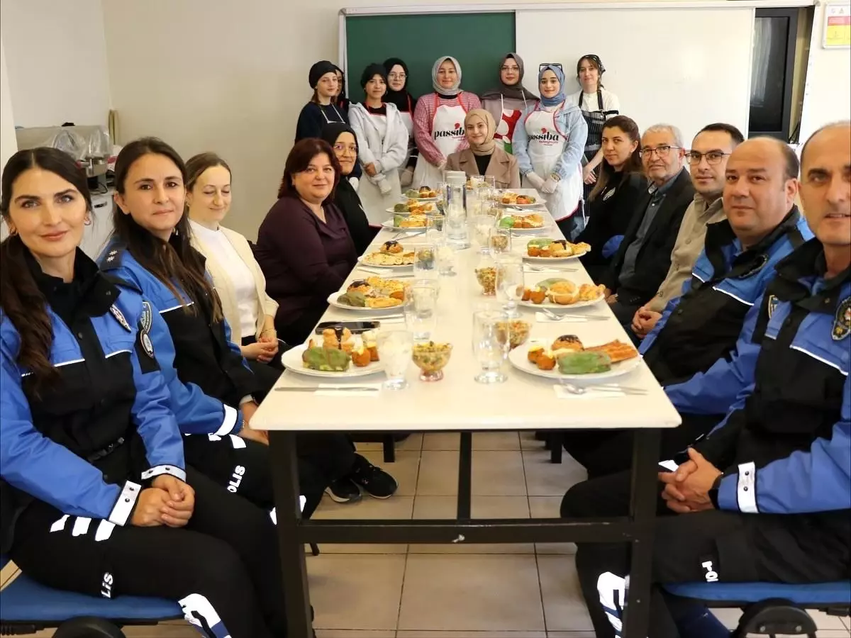 Dumlupınar\'da Gençlere Pastacılık Eğitimi