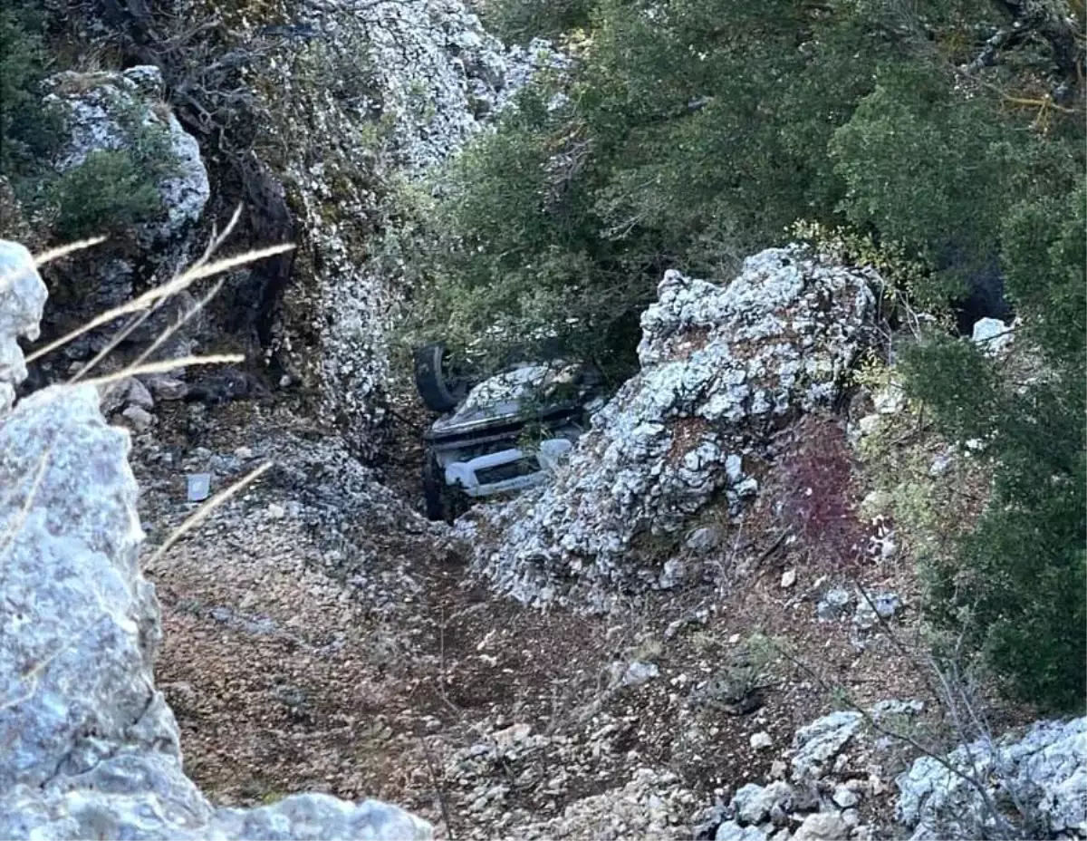 Mersin\'de Uçuruma Yuvarlanan Araçta Sürücü Hayatını Kaybetti