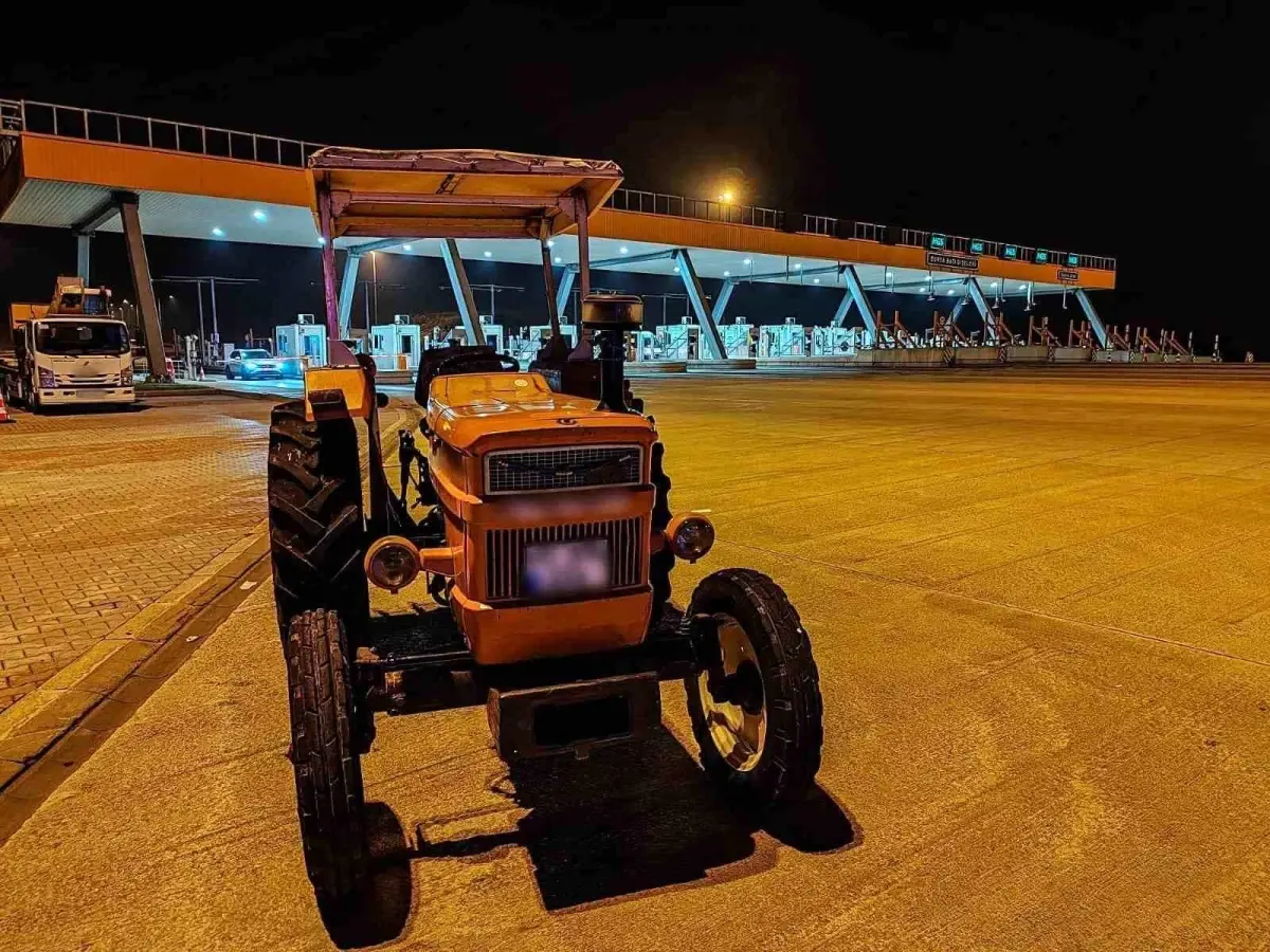 Bursa\'da Otoyolda Traktör Yakalandı