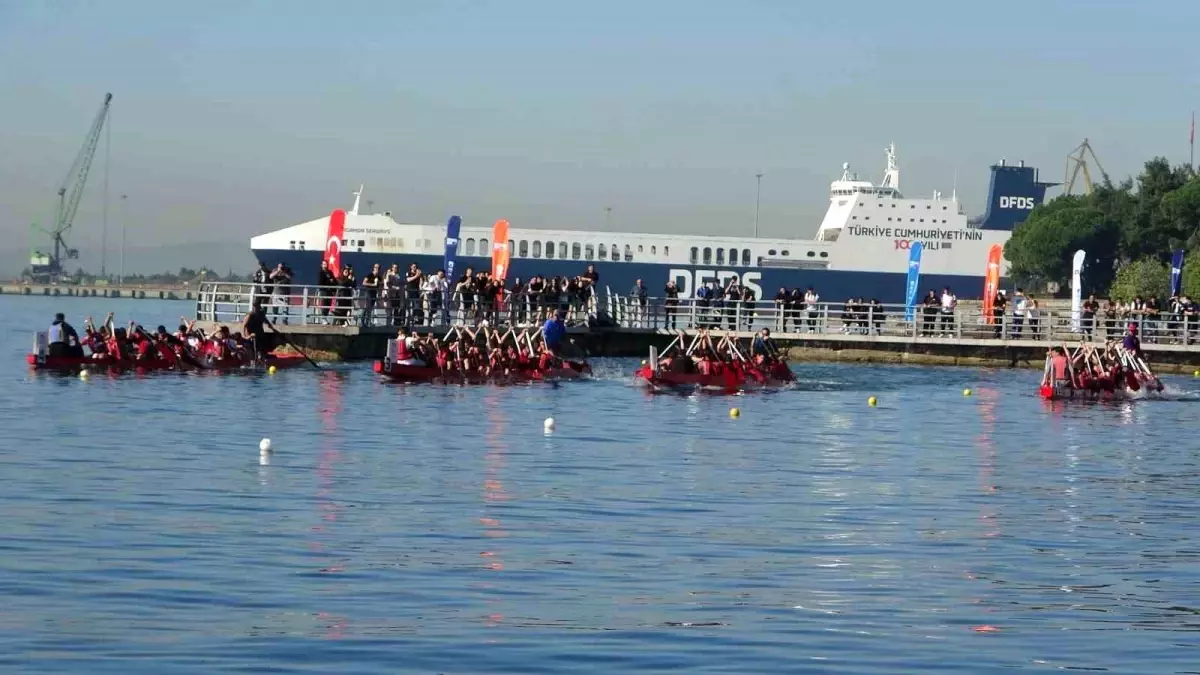 \'Pendik Cumhuriyet Kupası Dragon Bot Yarışları\'nda öğrenciler birincilik için kürek çekti