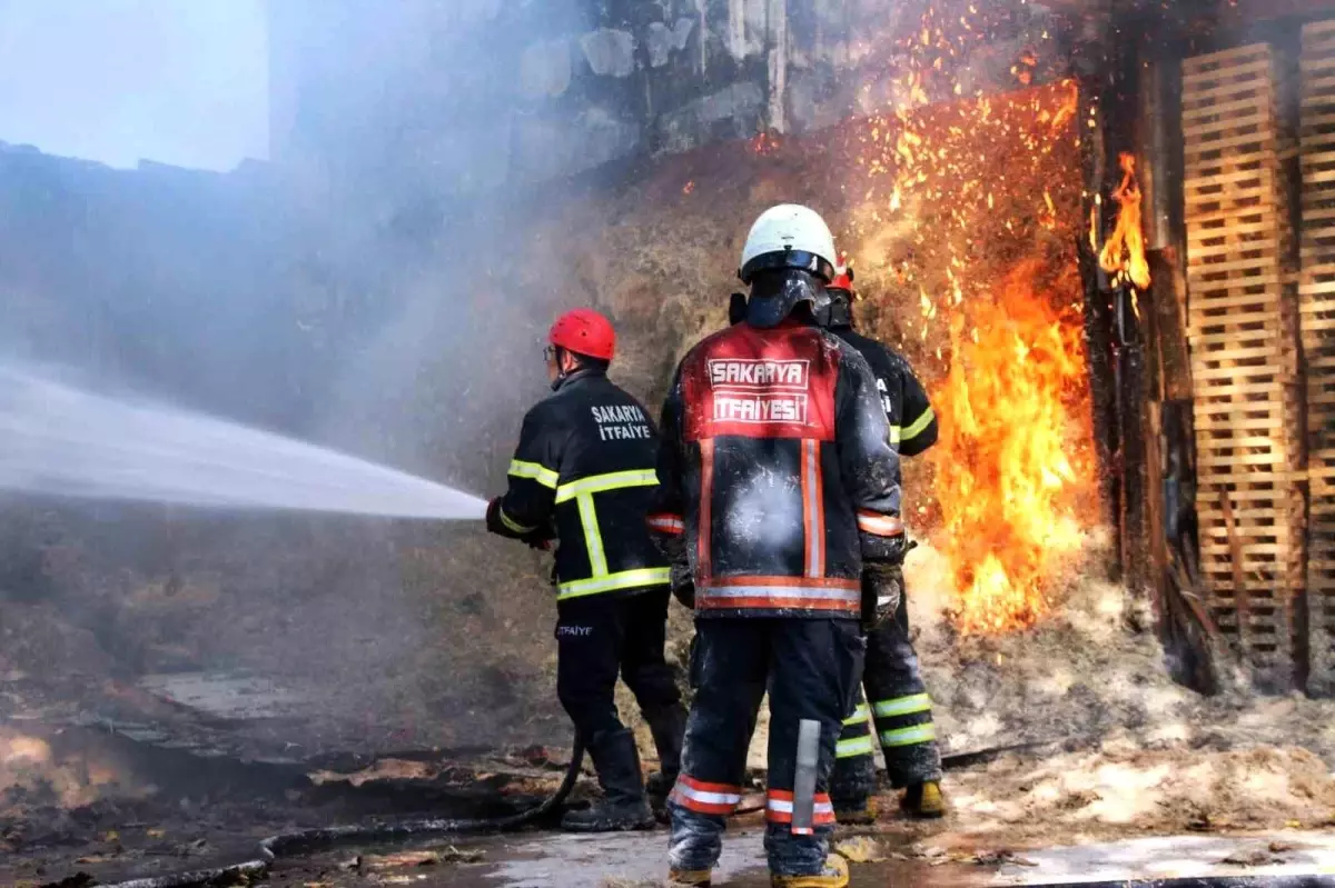 Akyazı\'da Atölyede Yangın